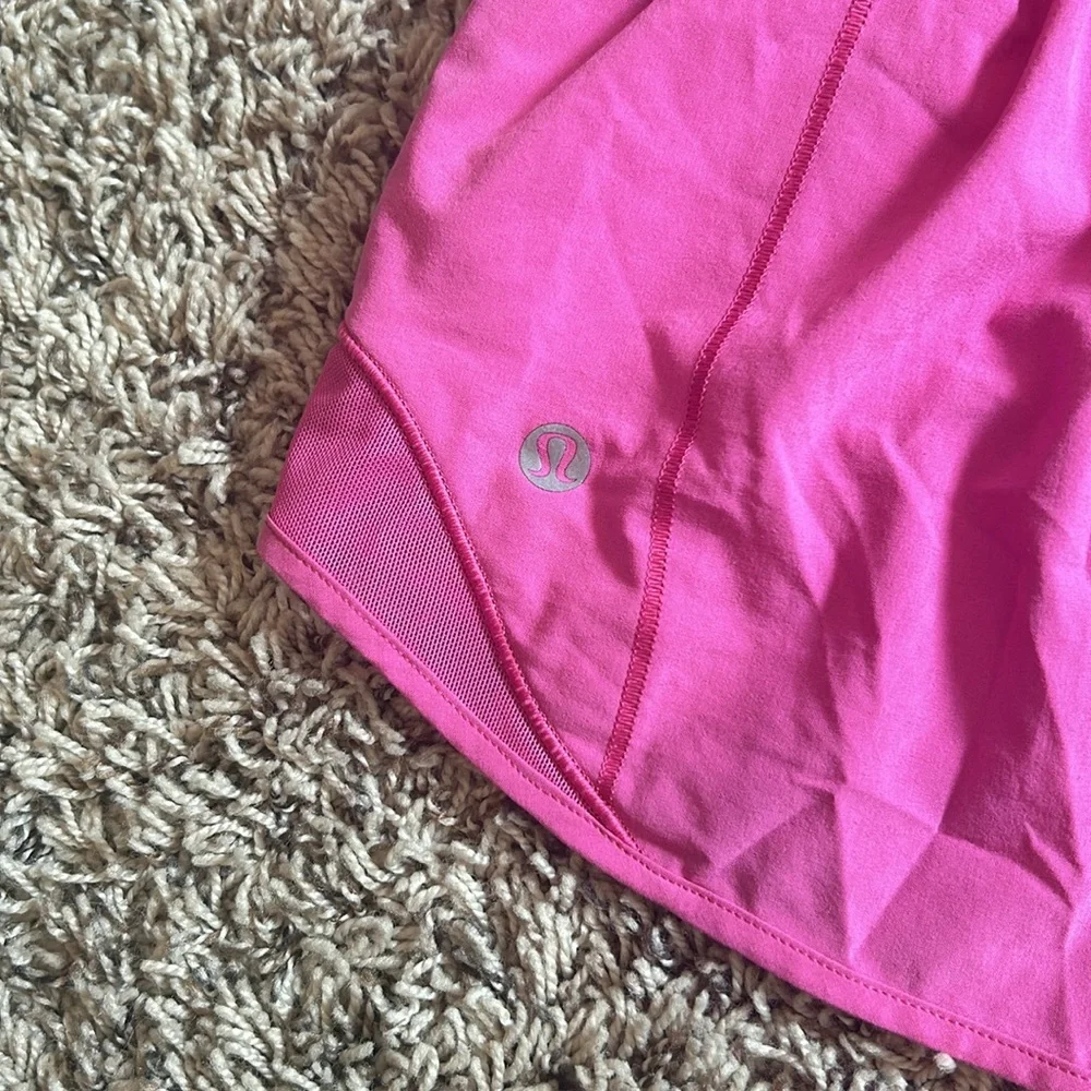 lululemon athletica Pink hotty hot 2.5 inch Shorts - Picture 3 of 7